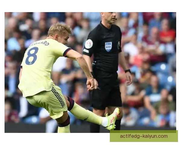 诺伊尔近期比赛强度分析显示其状态回暖，表现稳健令人期待。